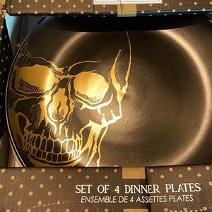 Set of 4 black skull plates